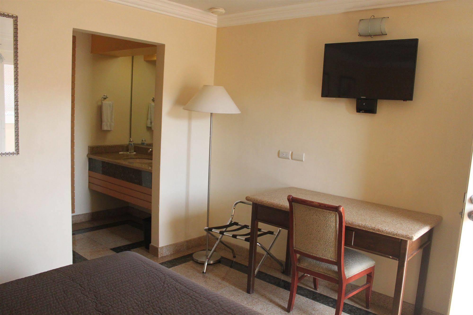 Hotel Aqua Rio Tijuana Bagian luar foto